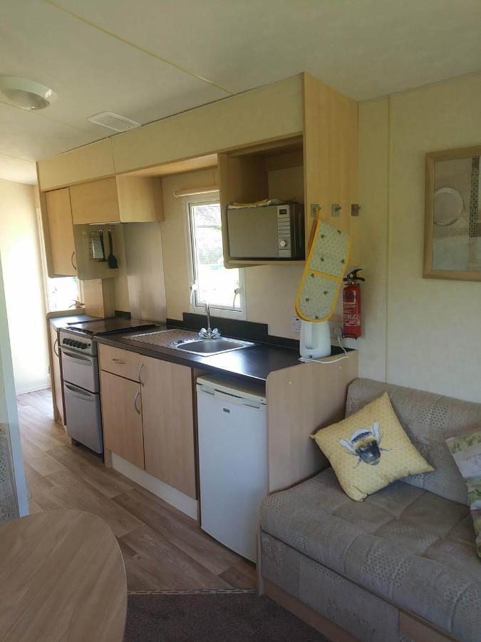 Rose Corner Apartment แอ็กซ์มินสเตอร์ ภายนอก รูปภาพ